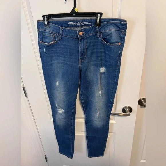 Old Navy | Mid-Rise Distressed Rockstar Skinny Jeans |  Size 14 [66] - Picture 2 of 6